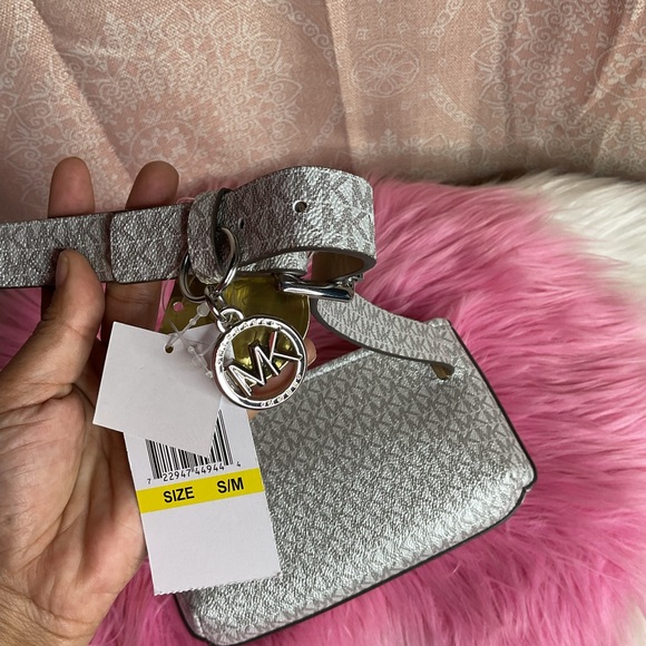 Michael Kors Silver Box BeltBag Size S/M NWT - Picture 3 of 6